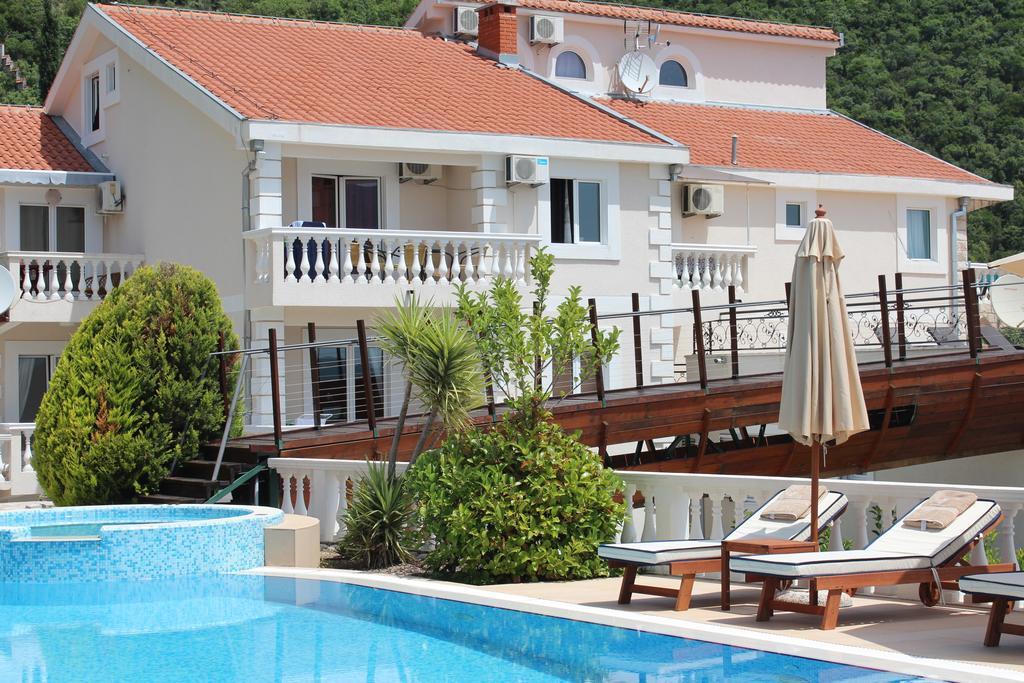 Monte Aria Panorama Suites Херцег-Новий Екстер'єр фото